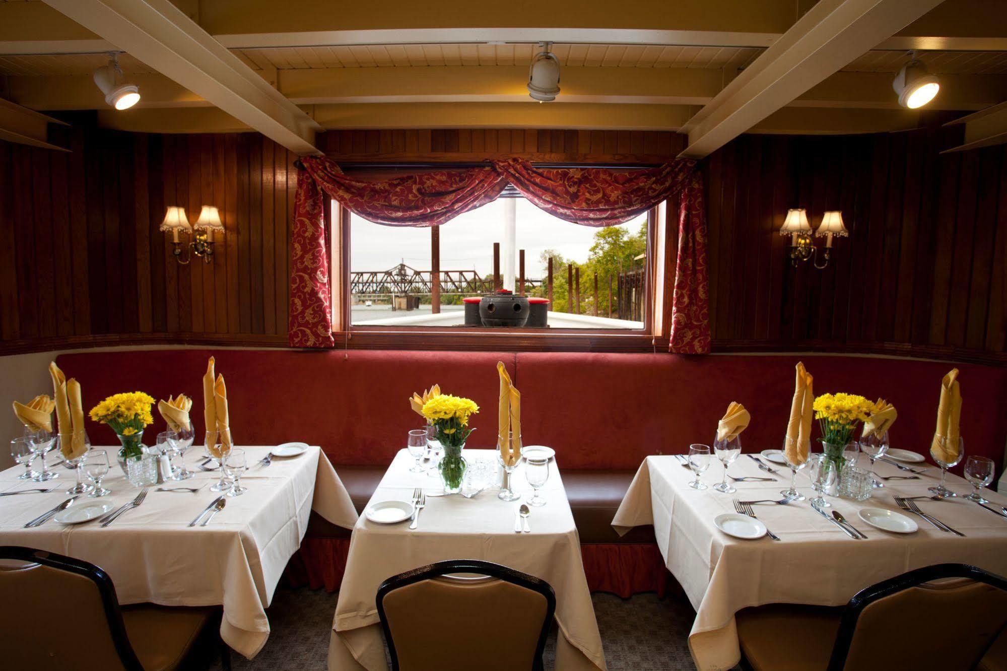 Delta King Hotel 3*